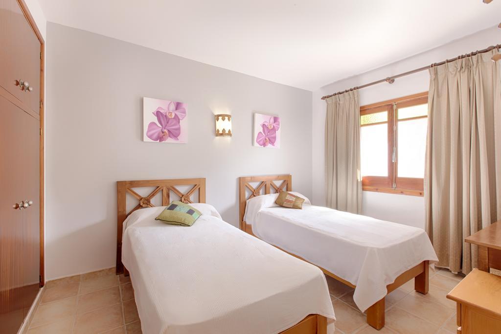 Apartamentos Colomar Санта Еулалия дел Рио Екстериор снимка