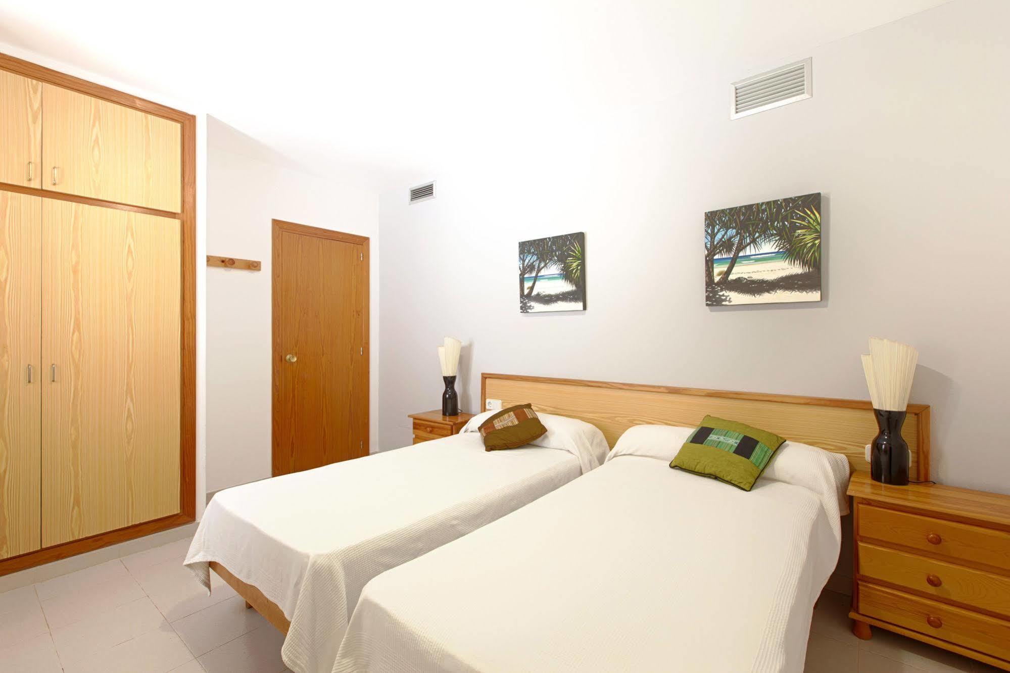Apartamentos Colomar Санта Еулалия дел Рио Екстериор снимка
