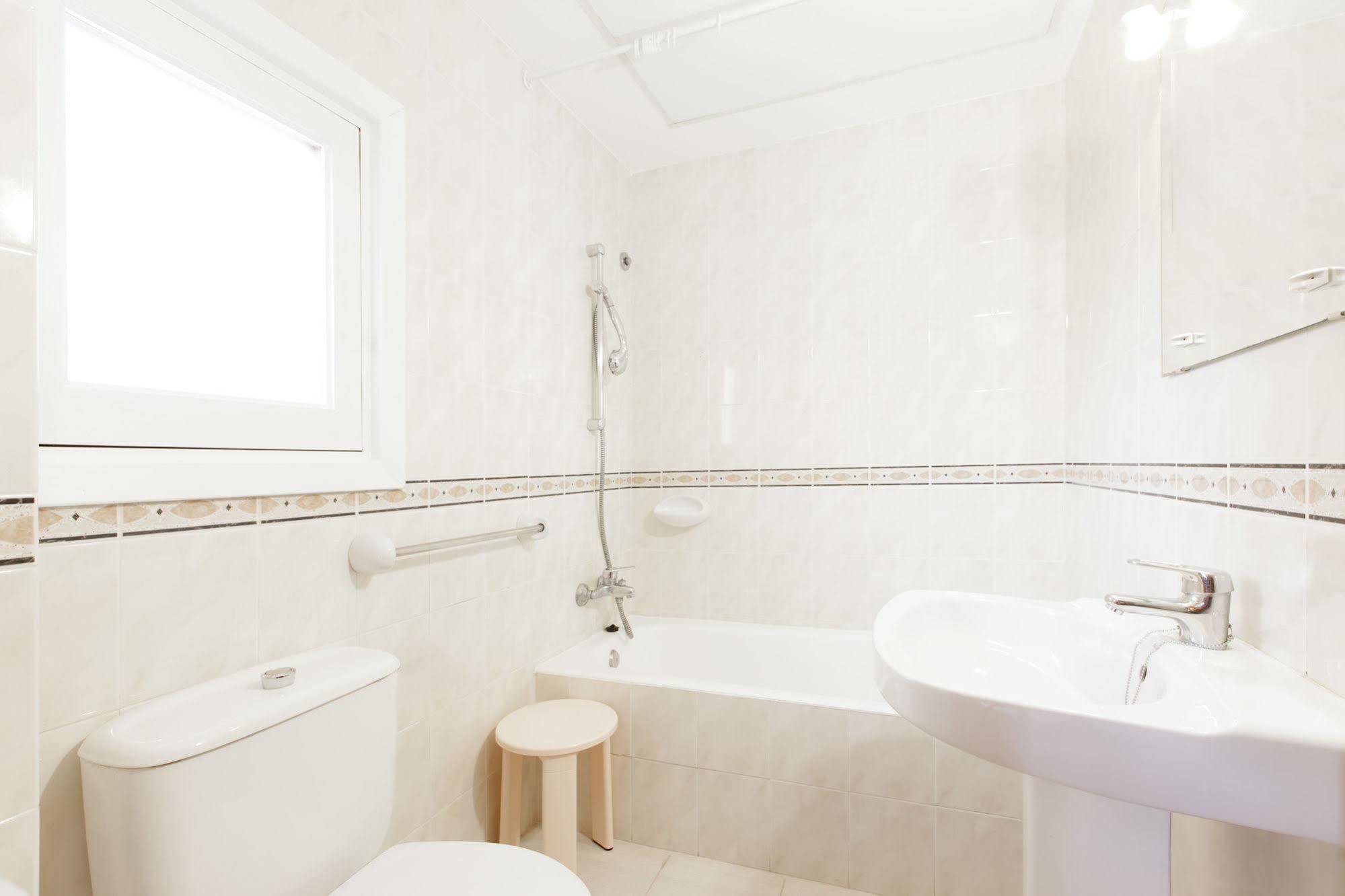 Apartamentos Colomar Санта Еулалия дел Рио Екстериор снимка