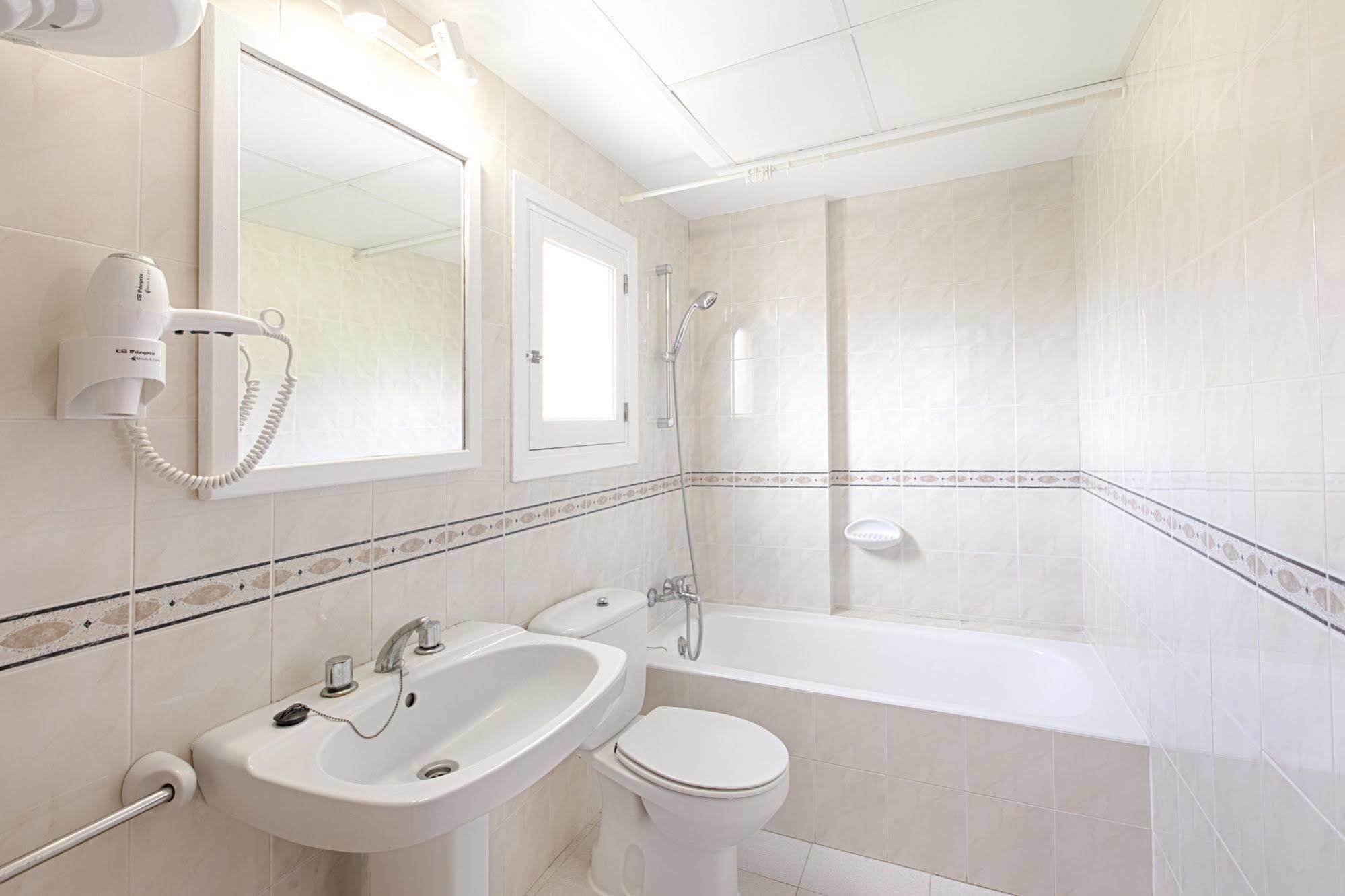 Apartamentos Colomar Санта Еулалия дел Рио Екстериор снимка