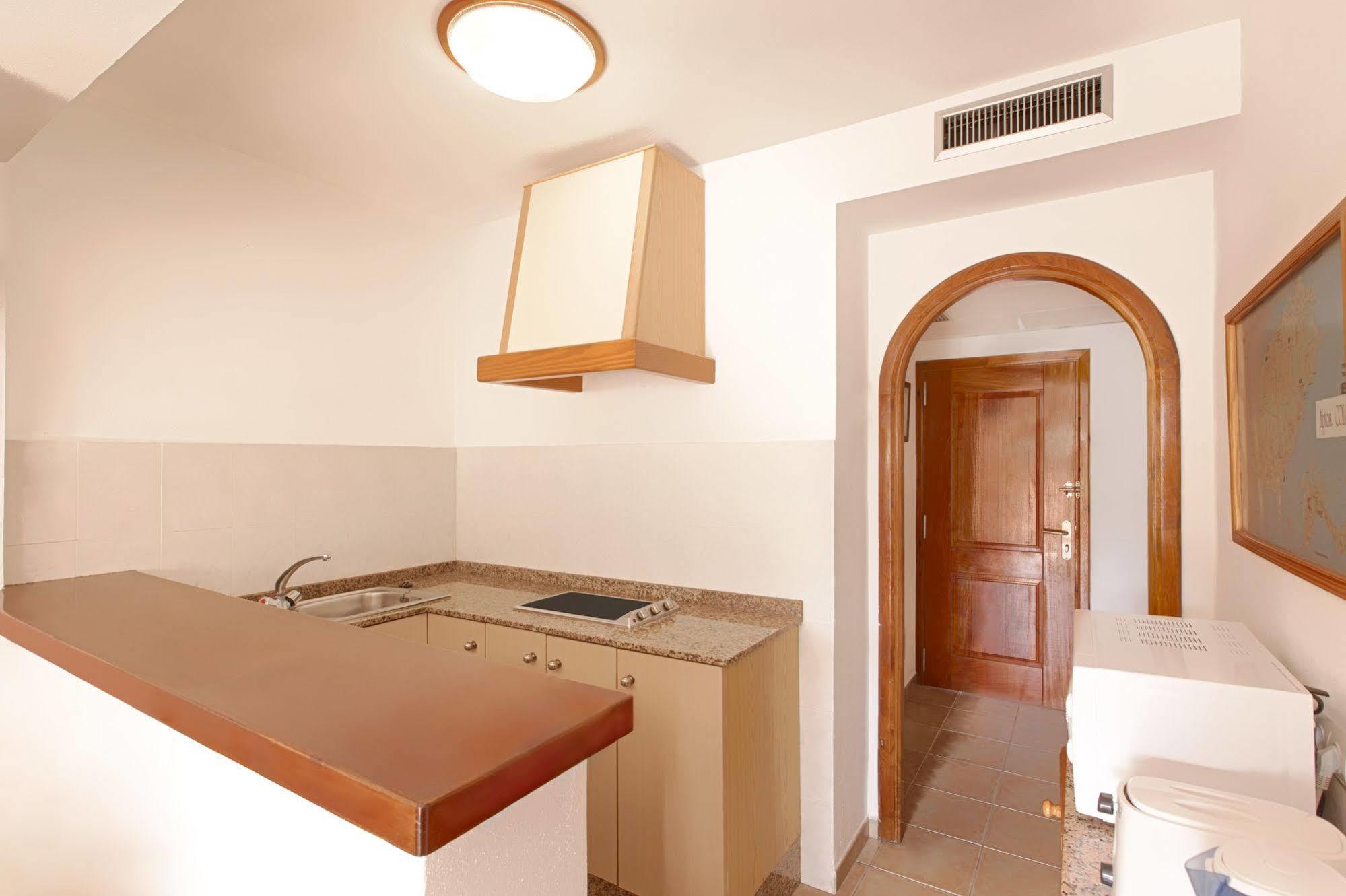 Apartamentos Colomar Санта Еулалия дел Рио Екстериор снимка